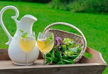 How to Juice Fresh Herbs and Grasses
